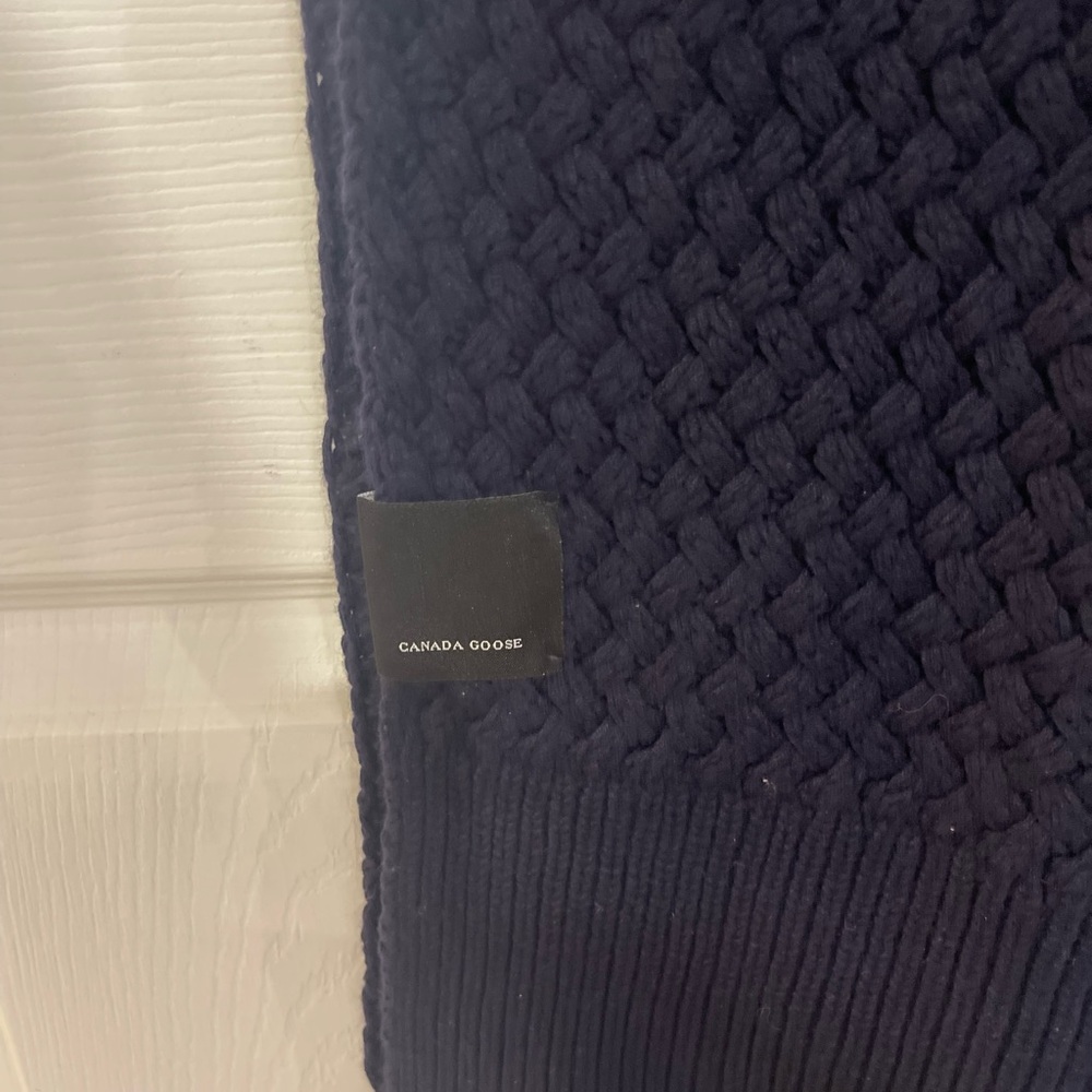 Canada Goose women Navy Scarf